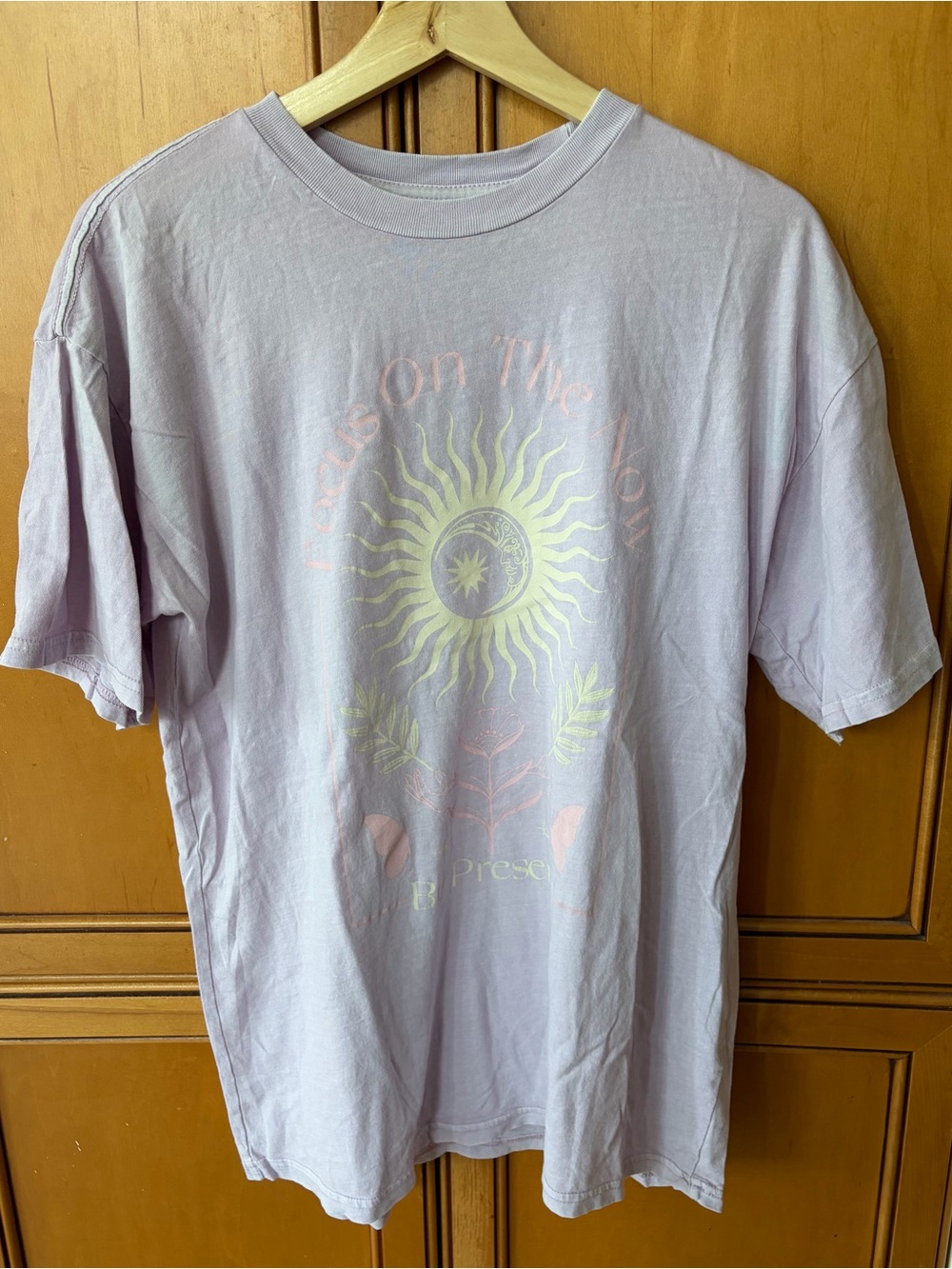 Golden Hour Women’s Lavender Graphic Sunburst Short-Sleeve Tee Sz XS/S
